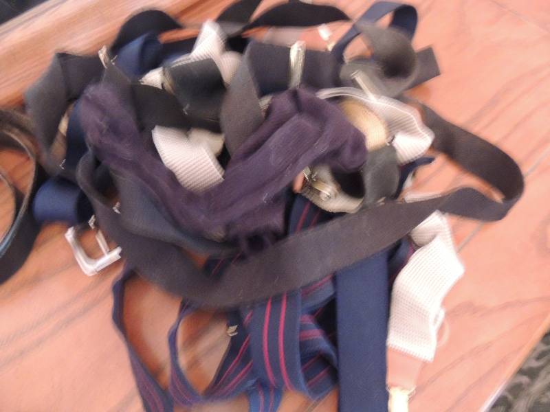 lot 29 image: 5 pair of suspenders various colors