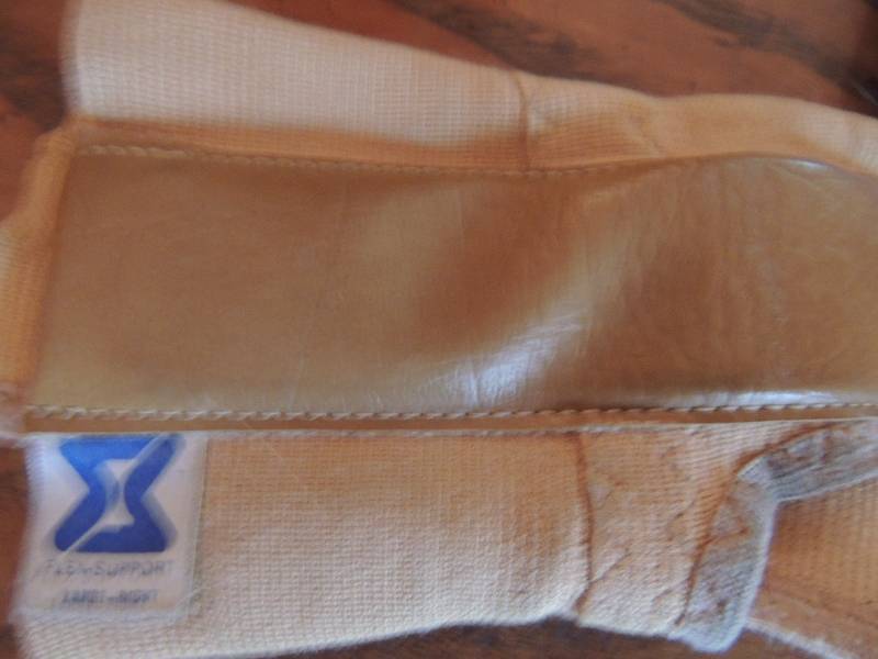 lot 23 image: Flex support large right wrist brace. Large black left wrist base, Donjoy compression knee sleeve size large