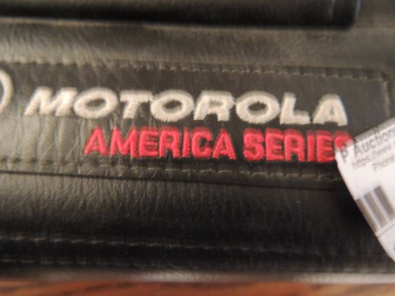 lot 35 image: Motorola American series cell phone