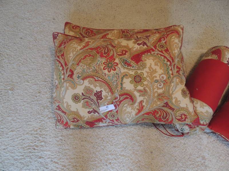 lot 45 image: Queen size bed set