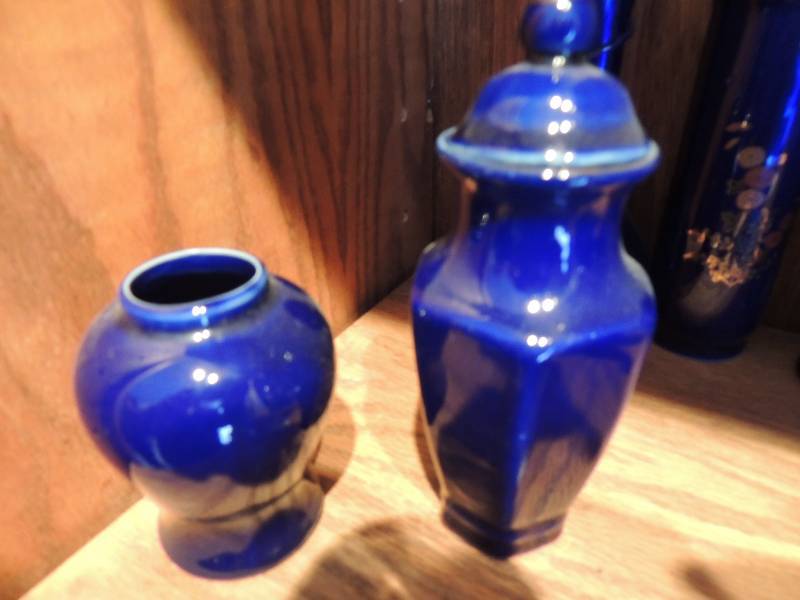 lot 62 image: Cobalt blue-vase, baloon vase, 2 flower dcor vases and decanter