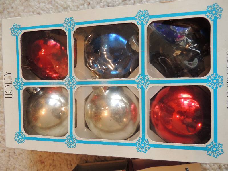lot 69 image: Christmas assortment
