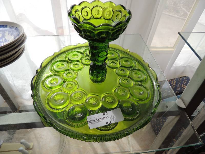 lot 84 image: Green cake stand
