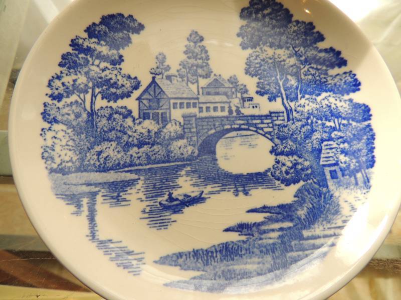 lot 83 image: 4 Japanese saucers, 4 Japanese plates and 4 lake view plates (Masco)