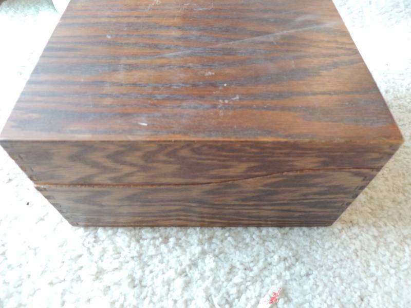 lot 85 image: Extended hat and jacket rack, 7 x 9 12x5 card box and wooden jewelry box
