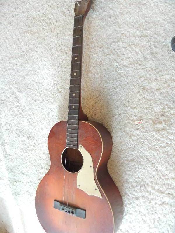 lot 86 image: Vintage Guitar Mandolin 4 string  33 ,LENGTH