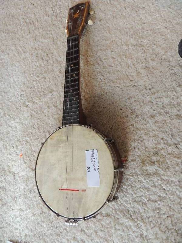 lot 87 image: VINTAGE 4 STRING Banjo  - 22 INCHES