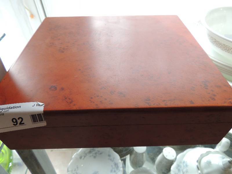 lot 92 image: Cuban crafter humidor with 2 cigarS, CUTTER