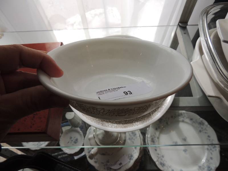 lot 93 image: Correlle Living ware by Corning 5 plates,1 platter. One bowl