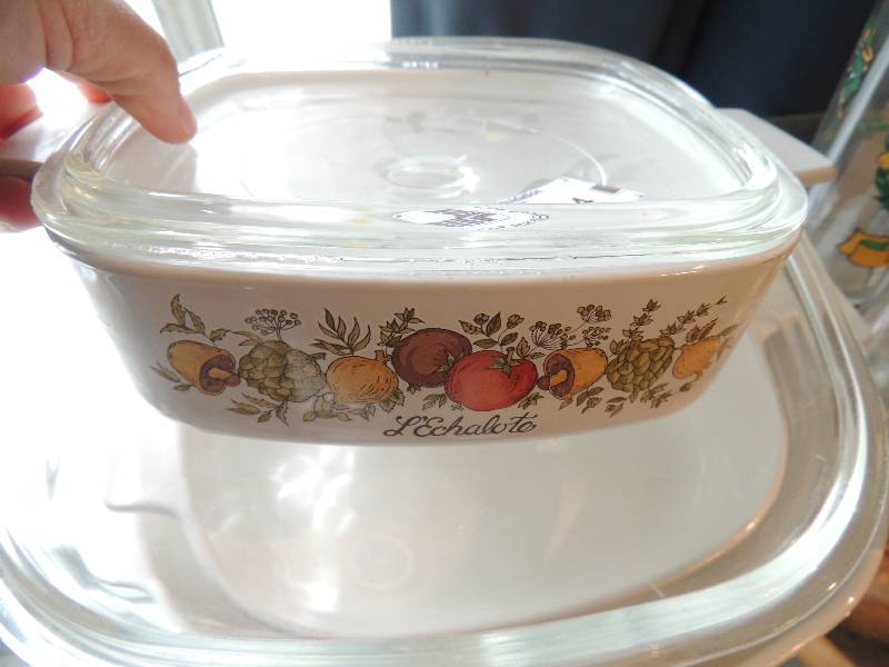 lot 94 image: Corning ware- 1 qt dish with lid, 2 qt. dish with lid, 10x10 dish with lid