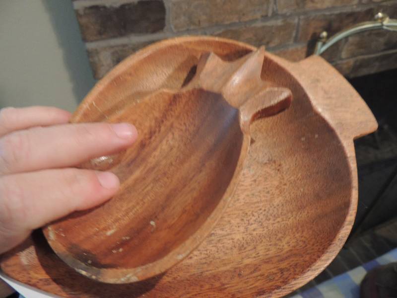 lot 101 image: Wood trays from the Philippines x 2,  3 small bowls, Pink wooden cat and cat books