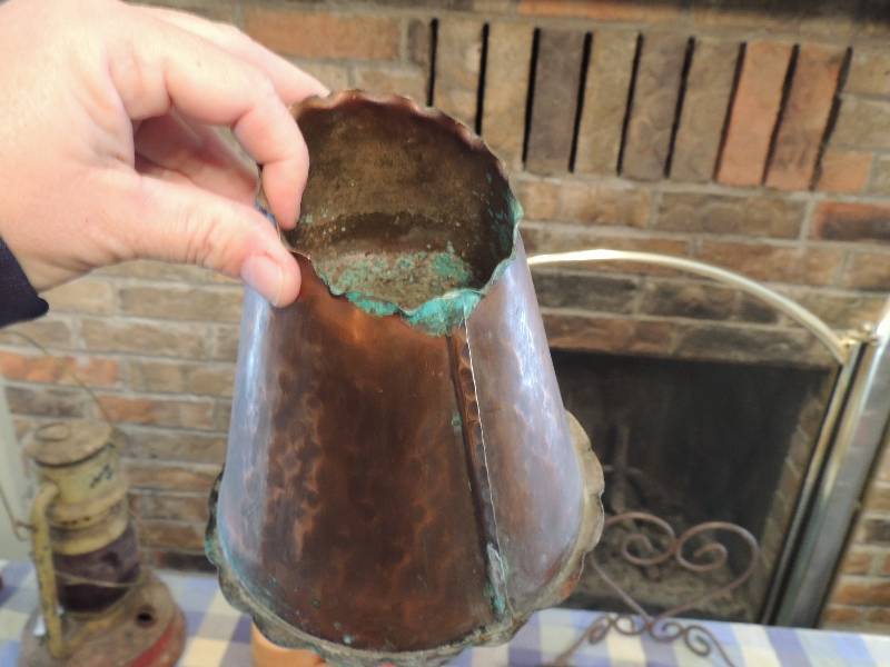 lot 114 image: Copper- piece, candle holder, plates x3