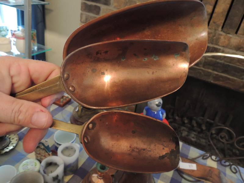 lot 115 image: Copper- platter, mint dish, scoops x 3