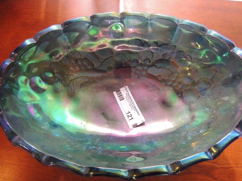 lot 121 image: 12 carnival glass fruit bowl