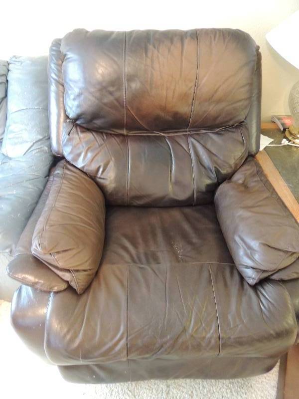 lot 126 image: Leather recliner - BROWN