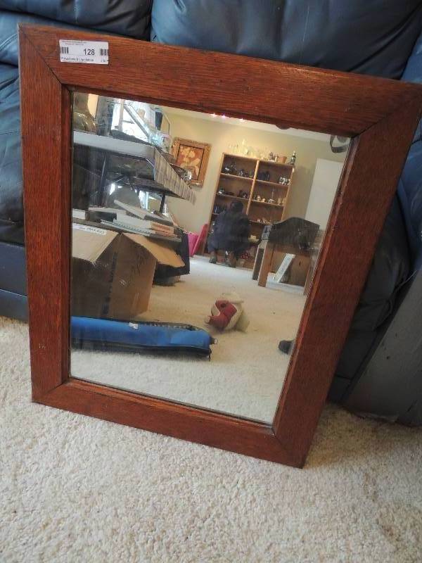 lot 128 image: wall mirror 25 x 21