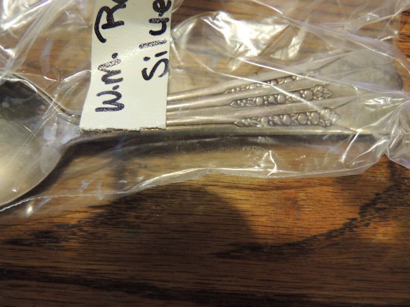 lot 154 image: WM ROGERS  X TRA PLATE , SPPONS X 3, & 3 CT, F B ROGERS -ITALY SPOONS X 2