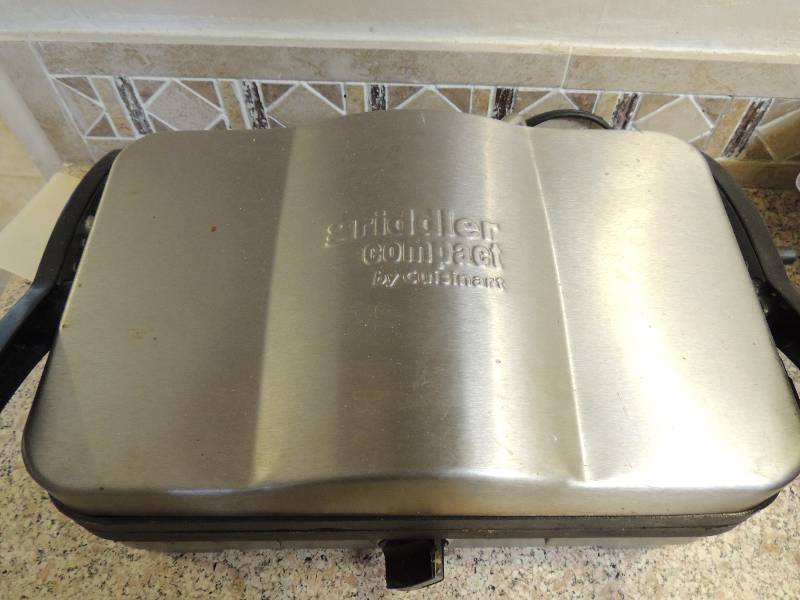 lot 159 image: Hamilton Beach toaster, coffee grinder, Compact griddle by Cuisinart