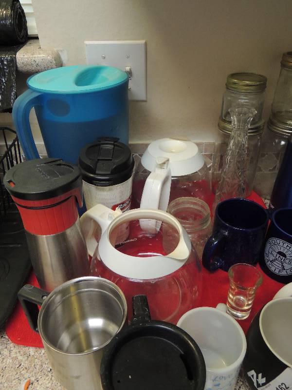 lot 162 image: Lot of coffee cups