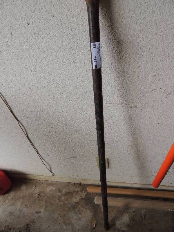 lot 212 image: Long metal bar