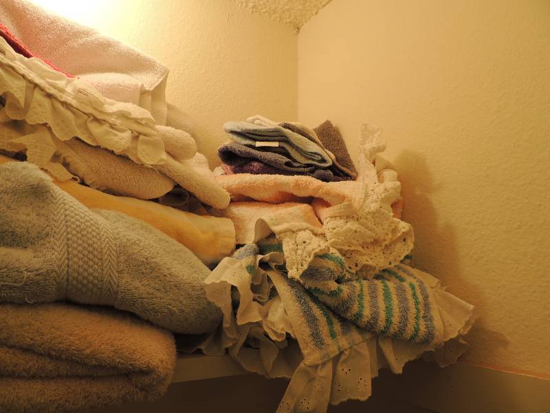 lot 286 image: Towels and wash cloths