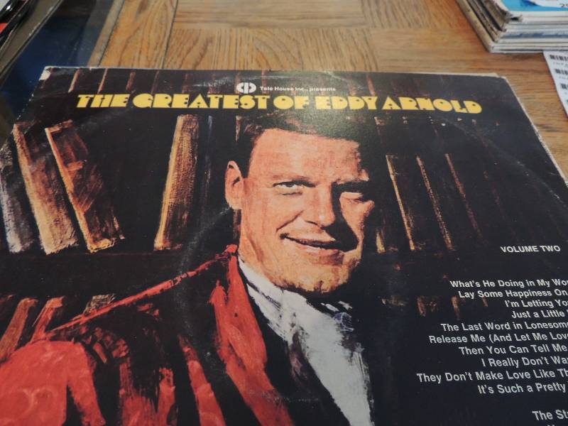lot 295 image: Vinyl record Albums- Boxcar Willie, Kenny Rodgers, Tammy Lynette, etc.