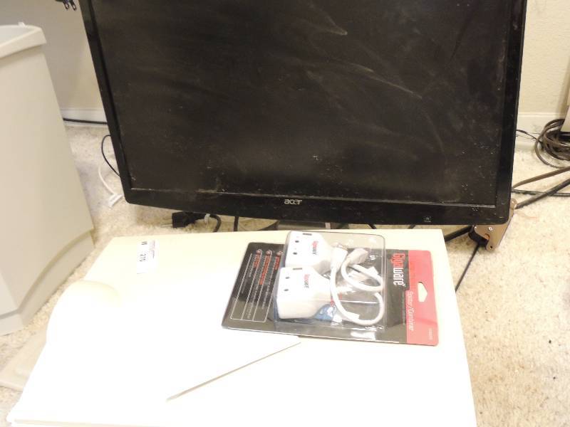 lot 270 image: 12 x 22 acer screen, gig ware, splitter connector, scanner snaps can RR