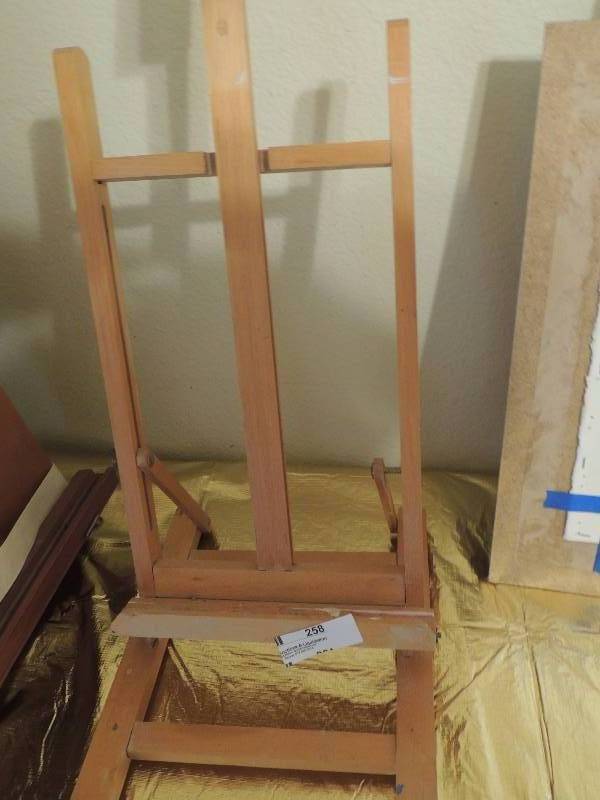 lot 258 image: Wooden table easel