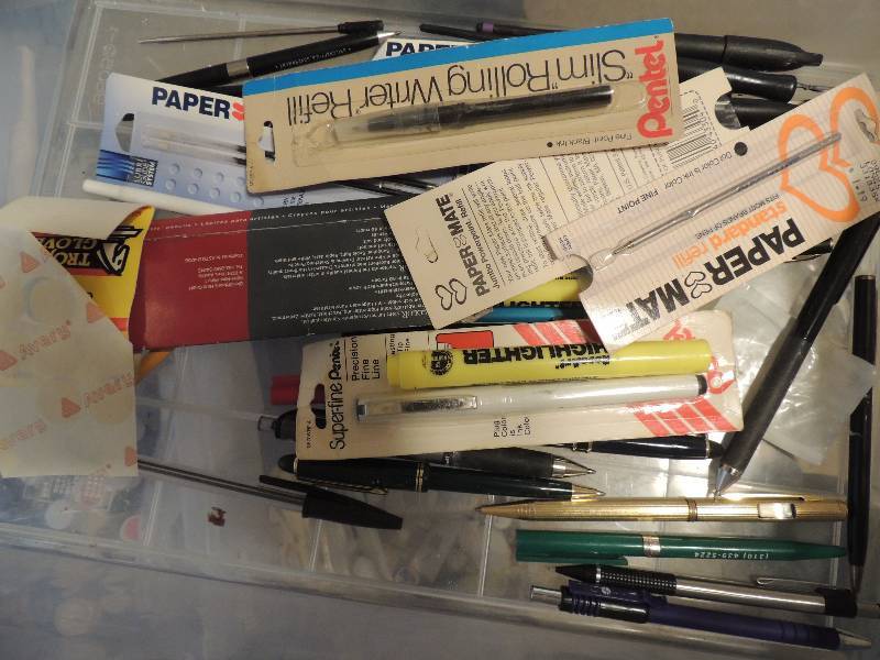 lot 256 image: pens, pencils, pen refills etc.