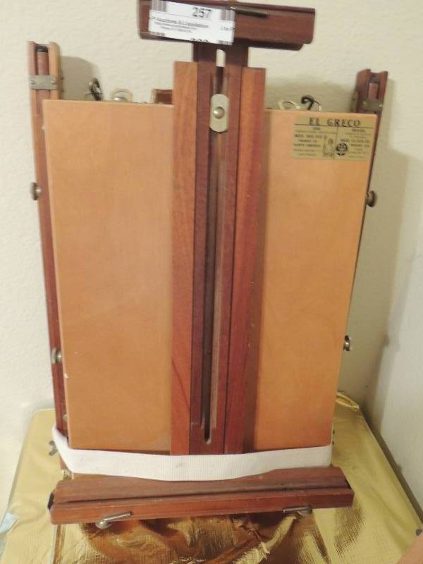 lot 257 image: El Graco French Easel sketch box Model 802-552 Trident of North America