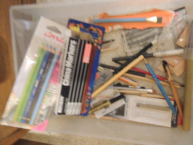 lot 253 image: Artists pencils, china markers, paint brushes, transfer pencils, clayboard tool kit, etc.