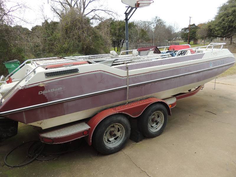 lot 2 image: 20 FT DECKBOAT - INBOARDOUTBOARD , 302  ENGINE