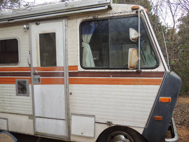 lot 1 image: 26 FT. MOTOR HOME