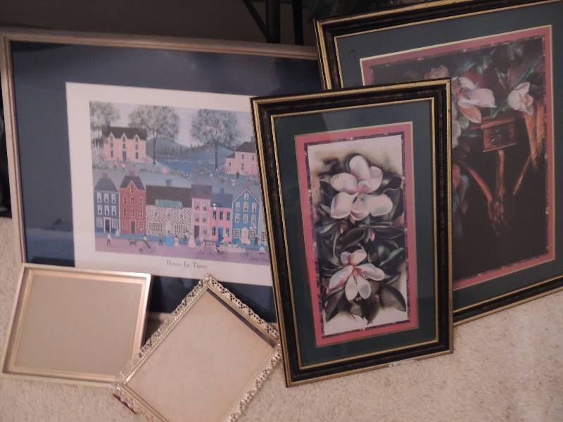 lot 24 image: 4 pictures 1 gold 8x10, 1 silver 8x10 1 large 29 12 x 23 12and flower picture 22 12 x 14 12