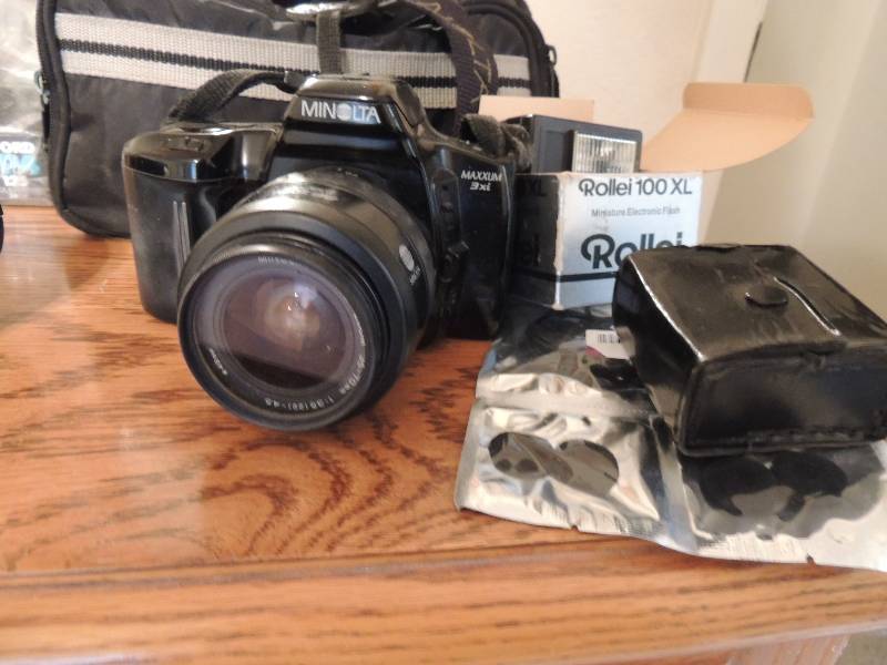 lot 39 image: 35 mm MINOLTA MAXXAM 3Xi,Camera in case with Lenses - AF ZOOM 35-70,  QUANTARRY 52MM HIGH SPEED and 10 boxes of B&W FILM