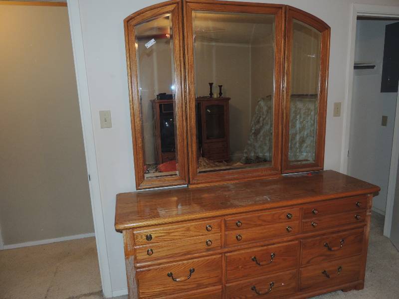 Thomasville 9 Drawer Dresser With Mirror 67x19x32mirror And 28x48