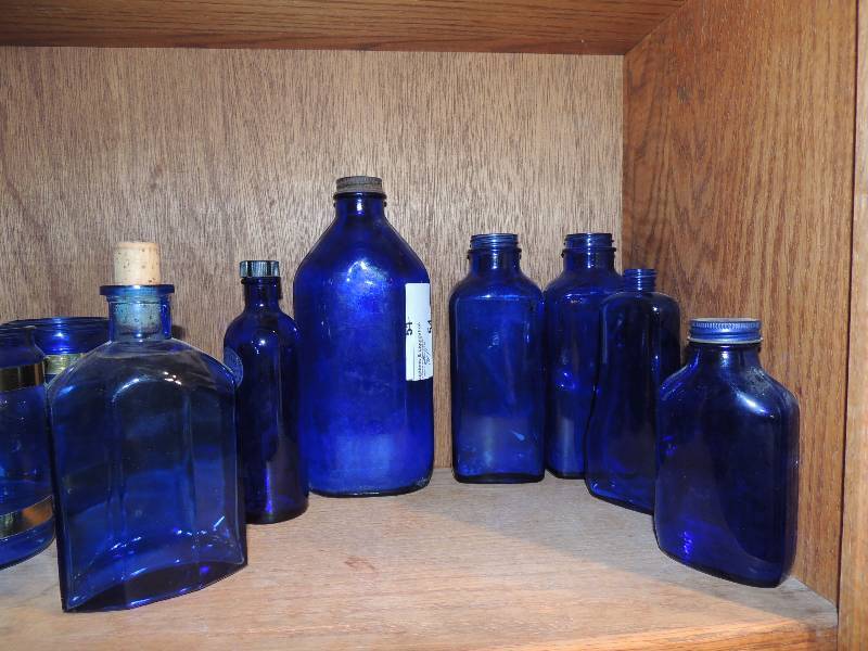 lot 54 image: Genuine Phillips Milk of magnesium mediine jars (blue) etc.