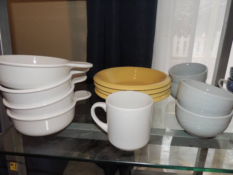 lot 82 image: Grab-it corning ware  QTY 4, YELLOW BOWLS X 4,  SMALL BOWLS,  COFFEE CUPS,