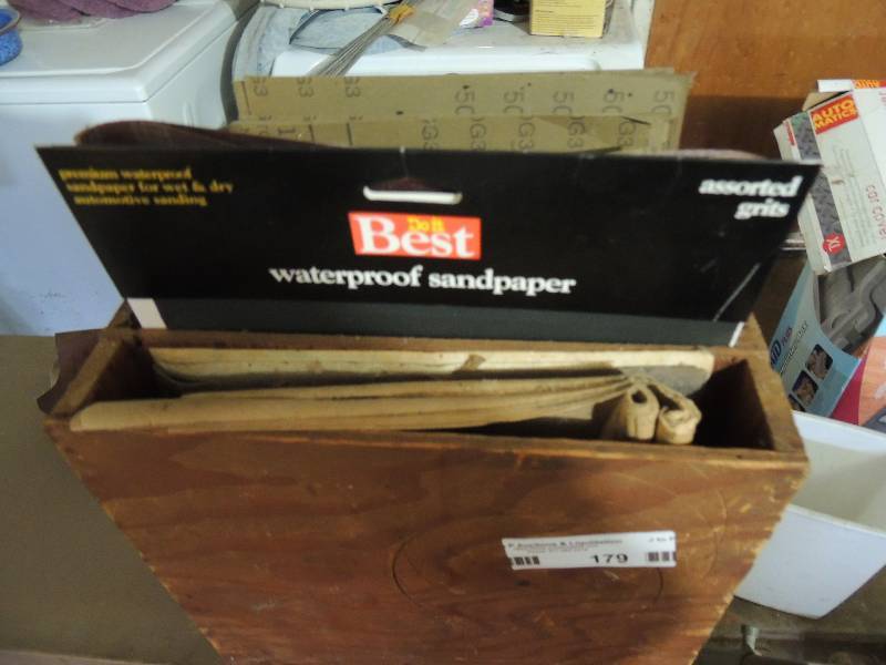 lot 179 image: Wood box 4 slot 10 34 x 10 x 7 34 with assorted sand paper