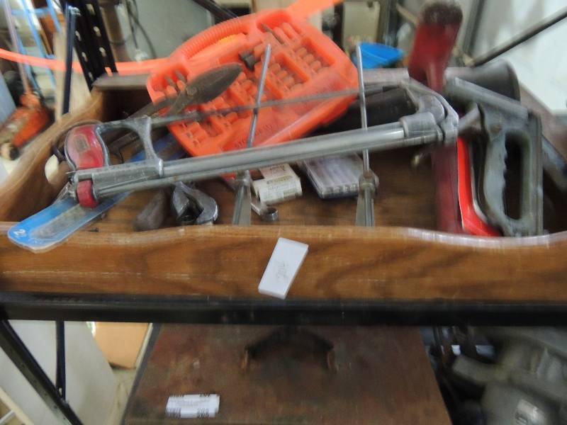 lot 204 image: Wood tray with assorted tools - STAPLER, BLOW HAMMER, HACKSAW, BITS, TIN SNIPS, CRESCENT WRENCH