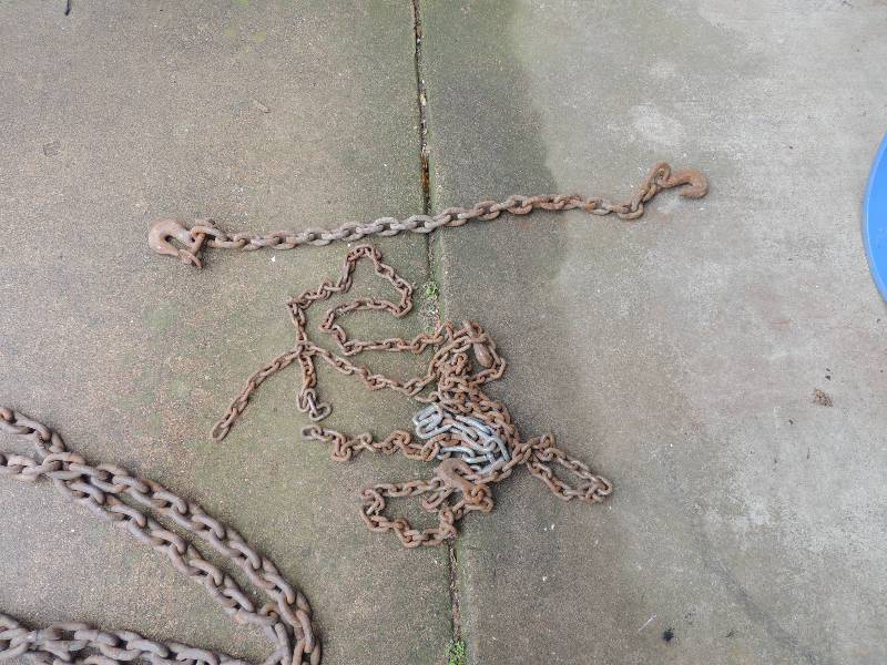 lot 218 image: 18 foot tow chain 38 and 3 small chains