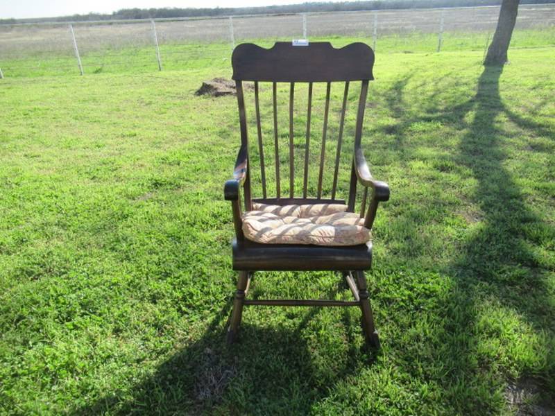 lot 34 image: ANTIQUE ROCKING CHAIR