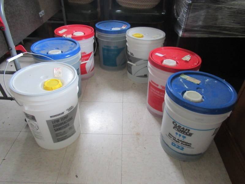 lot 62 image: COMMERCIAL CHEMICAL DETERGENT