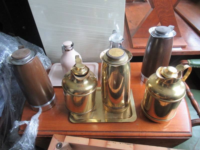 lot 71 image: SERVING DISPENSERS