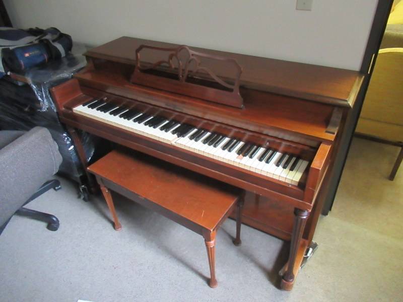 lot 94 image: VINTAGE WOODEN PIANO