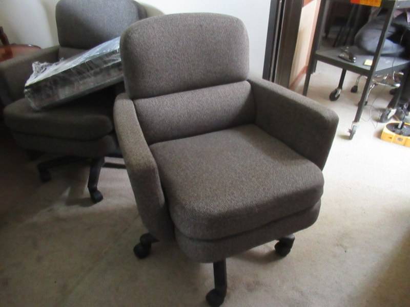 lot 96 image: FLEXSTEEL CLOTH OFFICE CHAIRS