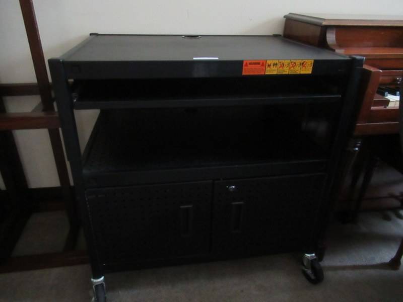 lot 97 image: METAL PROJECTOR CART