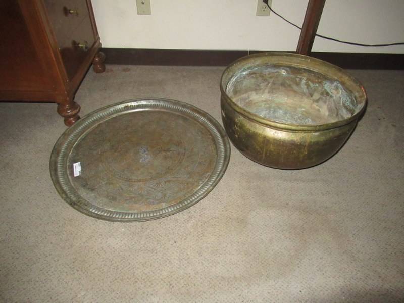 lot 103 image: LARGE COPPER SERVING TRAY AND PLANTER