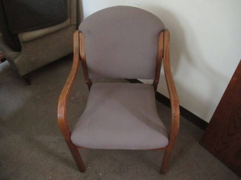 lot 107 image: CLOTH AND WOODEN OFFICE CHAIRS