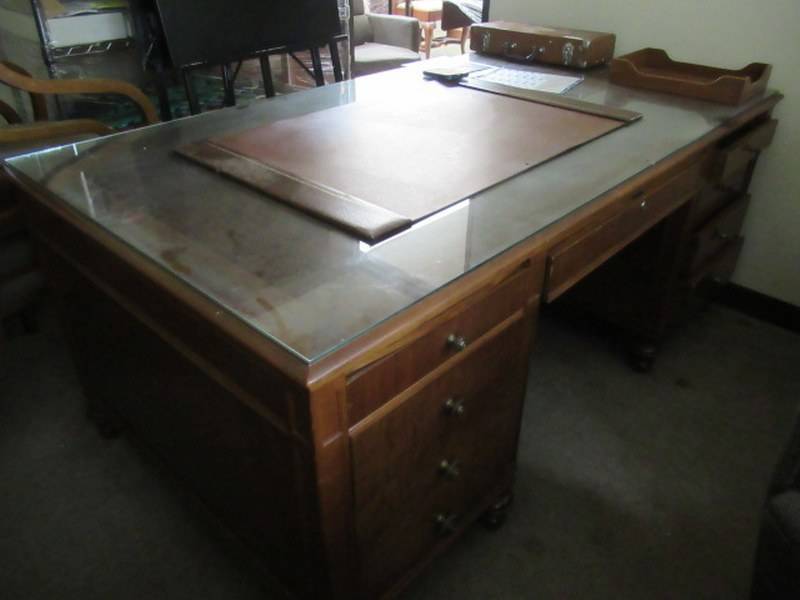 lot 101 image: SOLID WOOD 9 DRAWER DESK